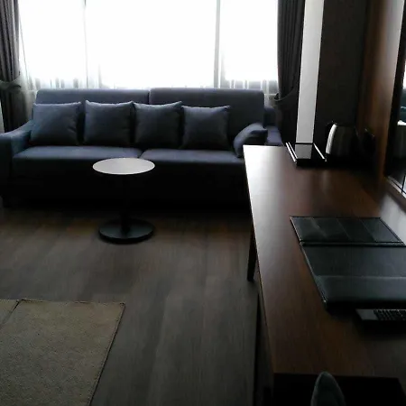 Vista Royal Hotel 2*