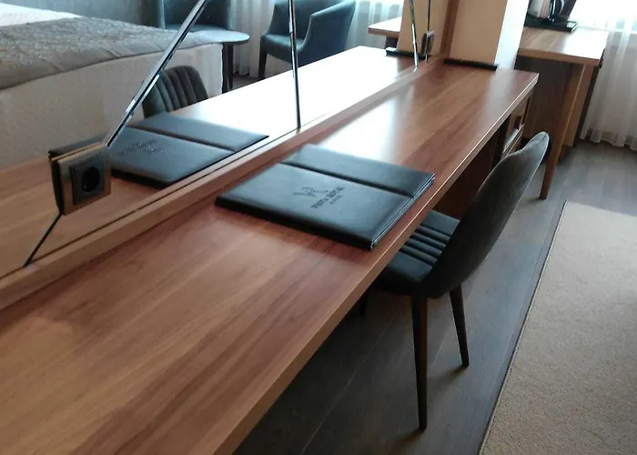 Vista Royal Hotel 2*